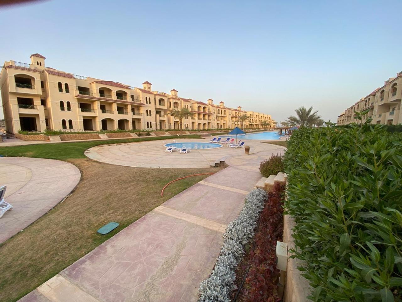 Laserina Palm Beach For Families Only Ground Floor With Big Garden Please Note That There Is Entrance Extra Fees 250 Le Per Adult Otel Ain Sukhna Dış mekan fotoğraf