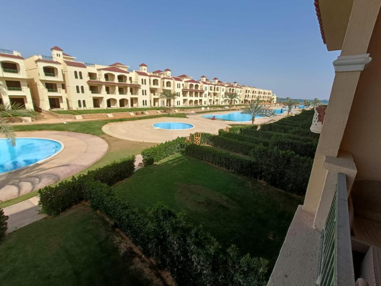 Laserina Palm Beach For Families Only Ground Floor With Big Garden Please Note That There Is Entrance Extra Fees 250 Le Per Adult Otel Ain Sukhna Dış mekan fotoğraf